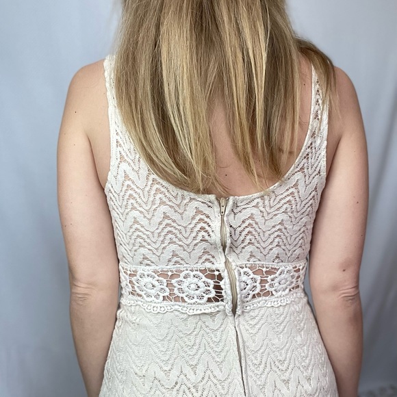 Vintage white crochet style dress - Picture 8 of 14